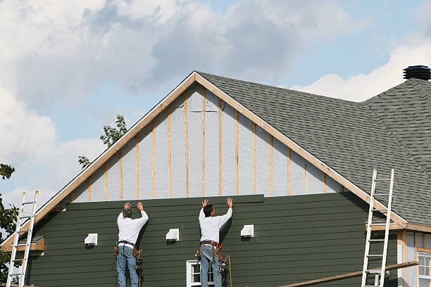 Professional Siding Replacement technician working in Carrollton, IL